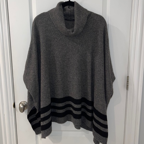 Tahari Sweaters - Tahari wool poncho size small